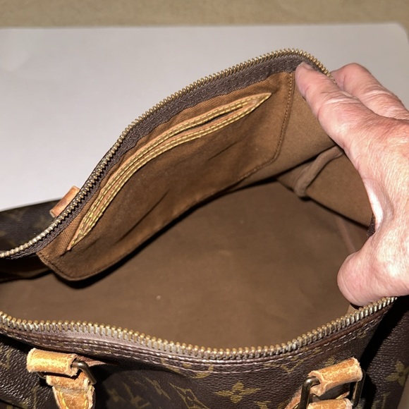 Assorted Louis Vuitton, Gucci, Loewe,MCM, YSL,Christian Dior handbags & wallets - Picture 11 of 16